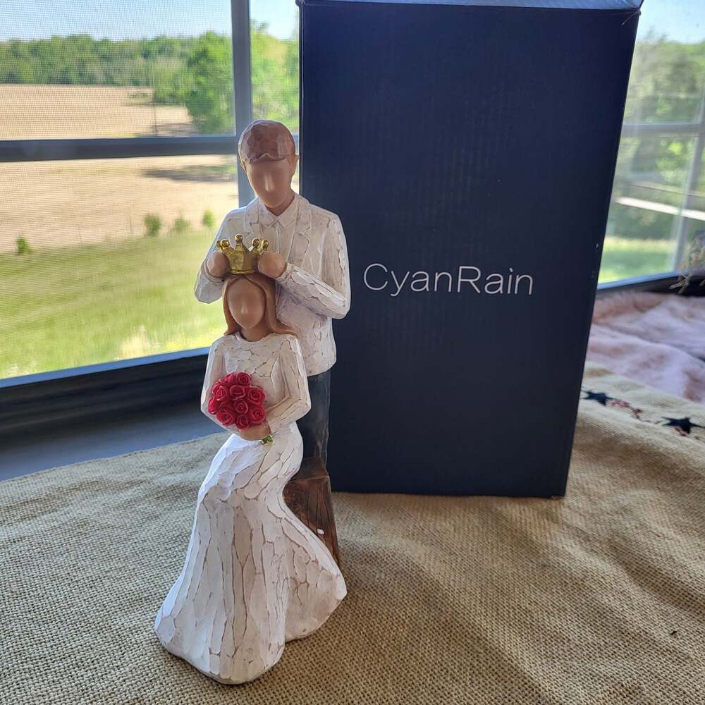 New in box CyanRain Hand-Painted Couple Figurine Husband Crowning Wife Wedding A